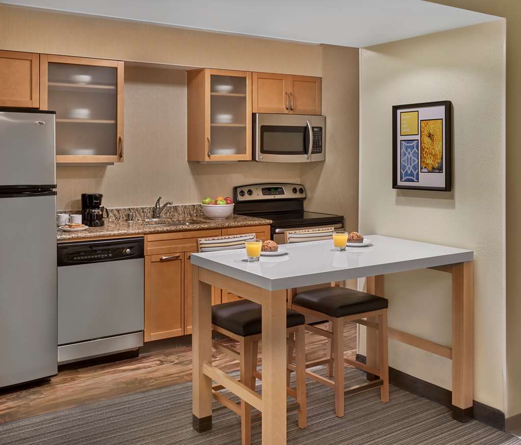 Sonesta Simply Suites Cleveland Airport Middleburg Heights Zimmer foto